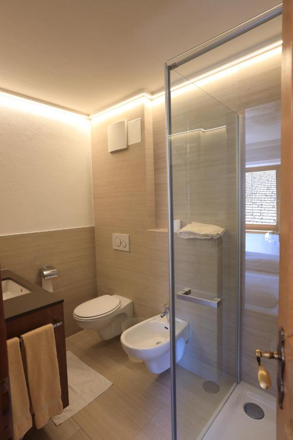 Hotel Goldener Adler Curon Venosta Luaran gambar