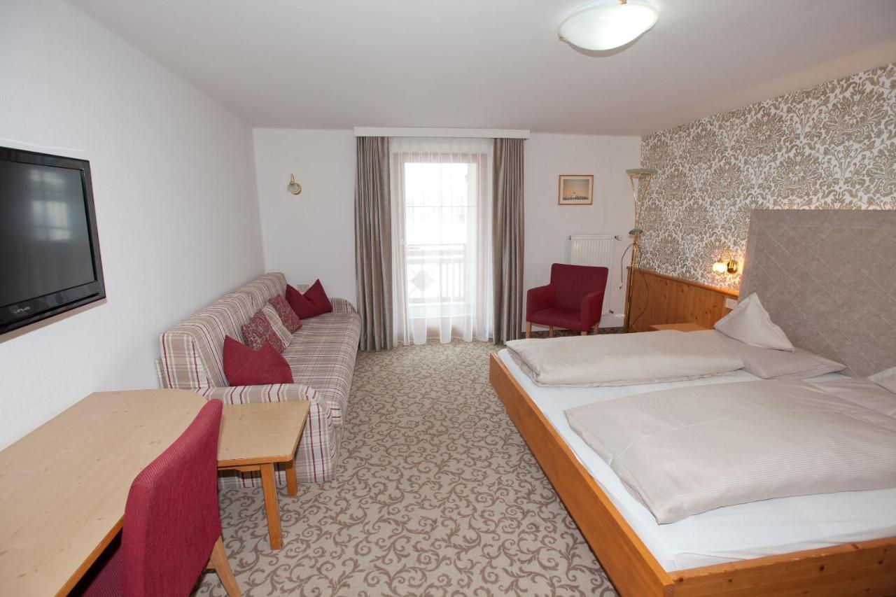 Hotel Goldener Adler Curon Venosta Luaran gambar
