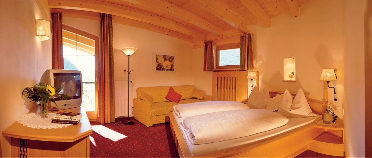Hotel Goldener Adler Curon Venosta Luaran gambar
