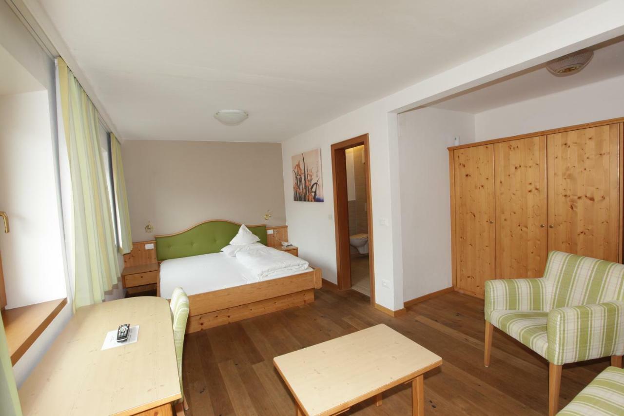Hotel Goldener Adler Curon Venosta Luaran gambar