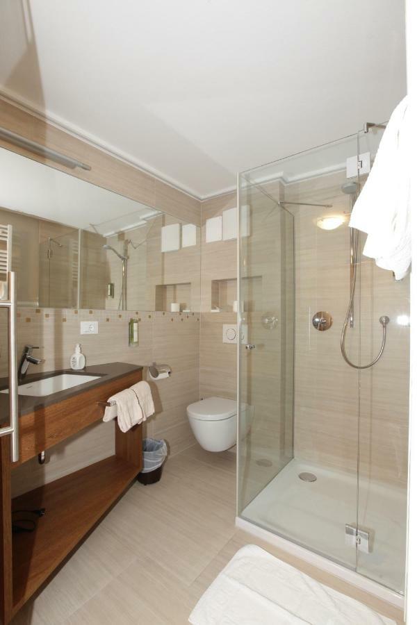 Hotel Goldener Adler Curon Venosta Luaran gambar